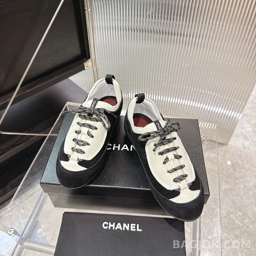 샤넬 샤넬 배색 로고 스니커즈 상세 이미지