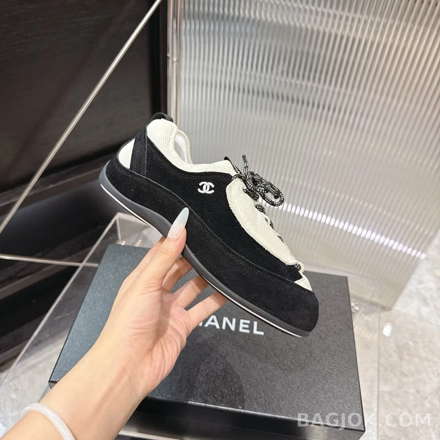 샤넬 샤넬 배색 로고 스니커즈 상세 이미지