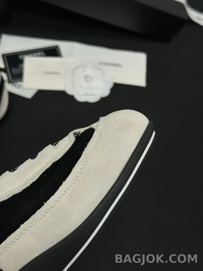 샤넬 샤넬 블랙앤화이트 스웨이드 스니커즈 상세 이미지