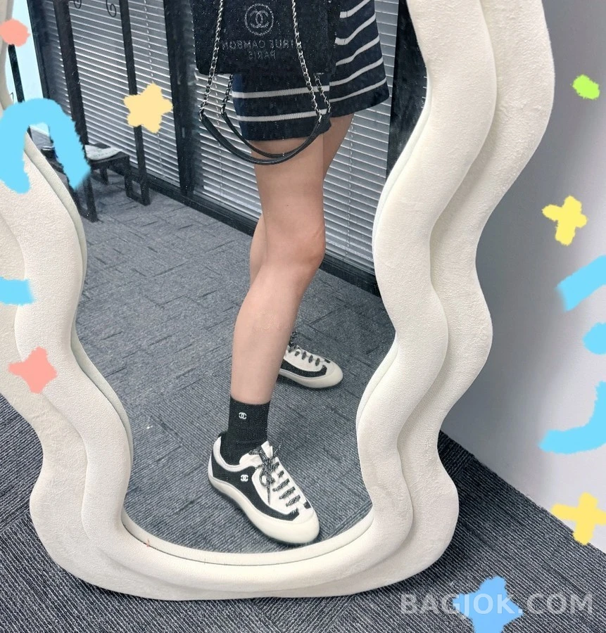 샤넬 샤넬 블랙앤화이트 스웨이드 스니커즈 상세 이미지