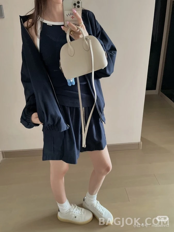 샤넬 샤넬 스웨이드 로고 스니커즈 상세 이미지