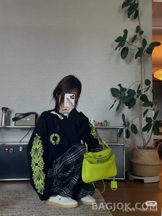 샤넬 샤넬 스웨이드 로고 스니커즈 상세 이미지