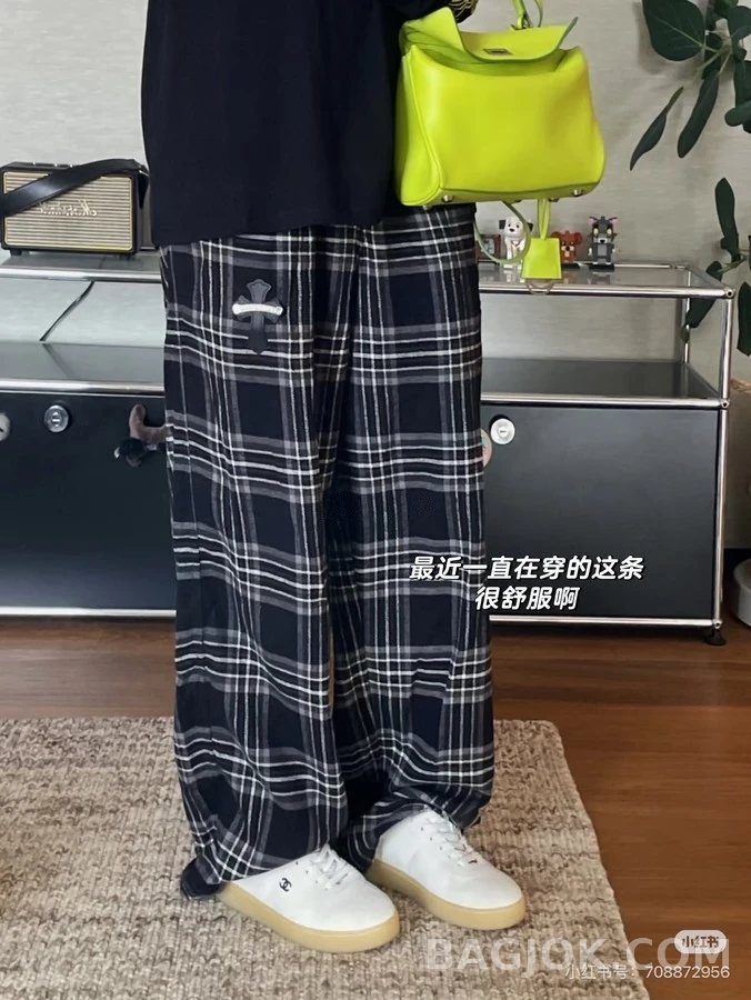 샤넬 샤넬 스웨이드 로고 스니커즈 상세 이미지