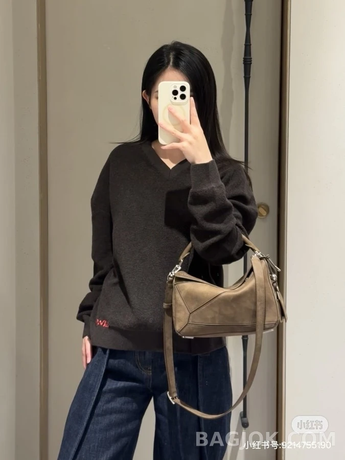 로에베 로에베 플러피 V넥 LOEWE 자수 긴팔 티셔츠 상세 이미지