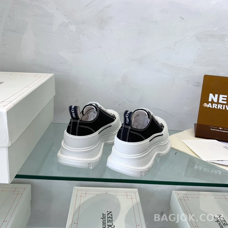 알렉산더 맥퀸 알렉산더 맥퀸 트레드 슬릭 레이스업 상세 이미지