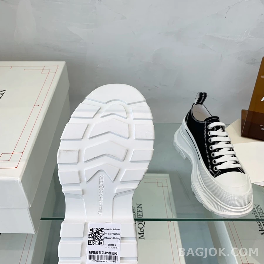 알렉산더 맥퀸 알렉산더 맥퀸 트레드 슬릭 레이스업 상세 이미지
