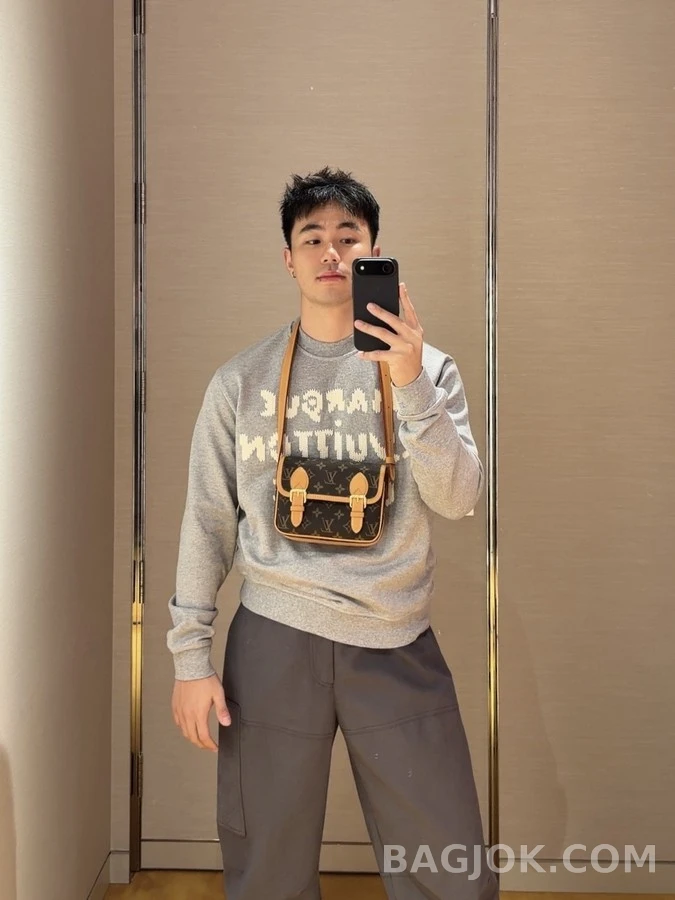 루이비통 루이비통 그레이 자수 로고 맨투맨 상세 이미지