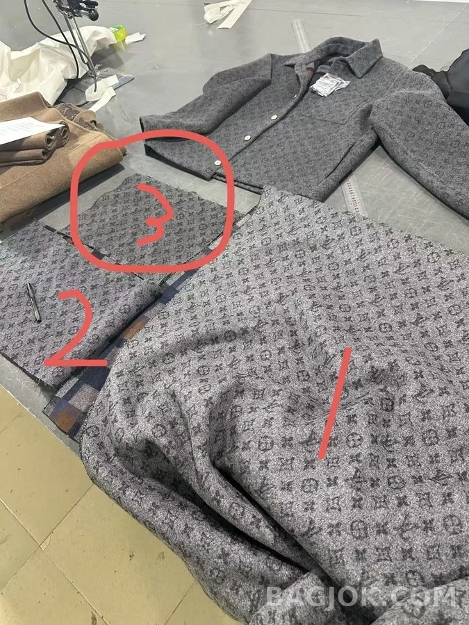 루이비통 루이비통 남여공용 탈착식 모노그램 스카프 코트 상세 이미지