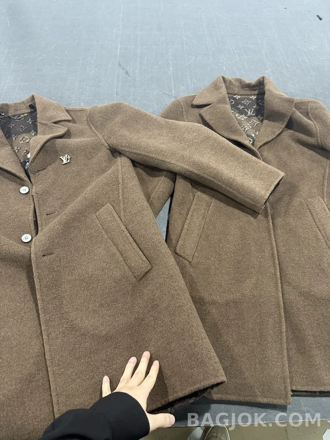 루이비통 루이비통 남여공용 탈착식 모노그램 스카프 코트 상세 이미지