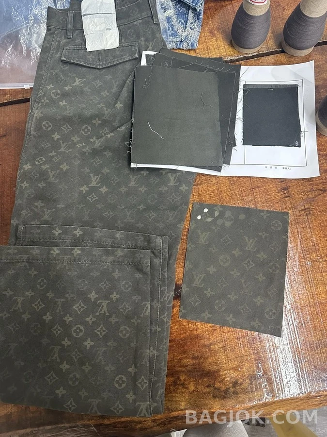 루이비통 루이비통 남여공용 탈착식 모노그램 스카프 코트 상세 이미지