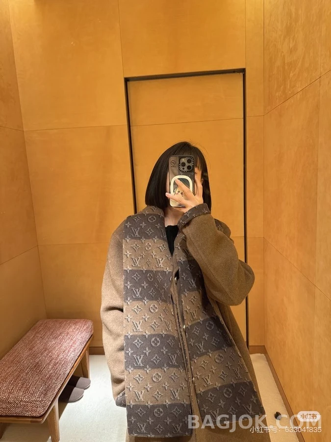 루이비통 루이비통 남여공용 탈착식 모노그램 스카프 코트 상세 이미지