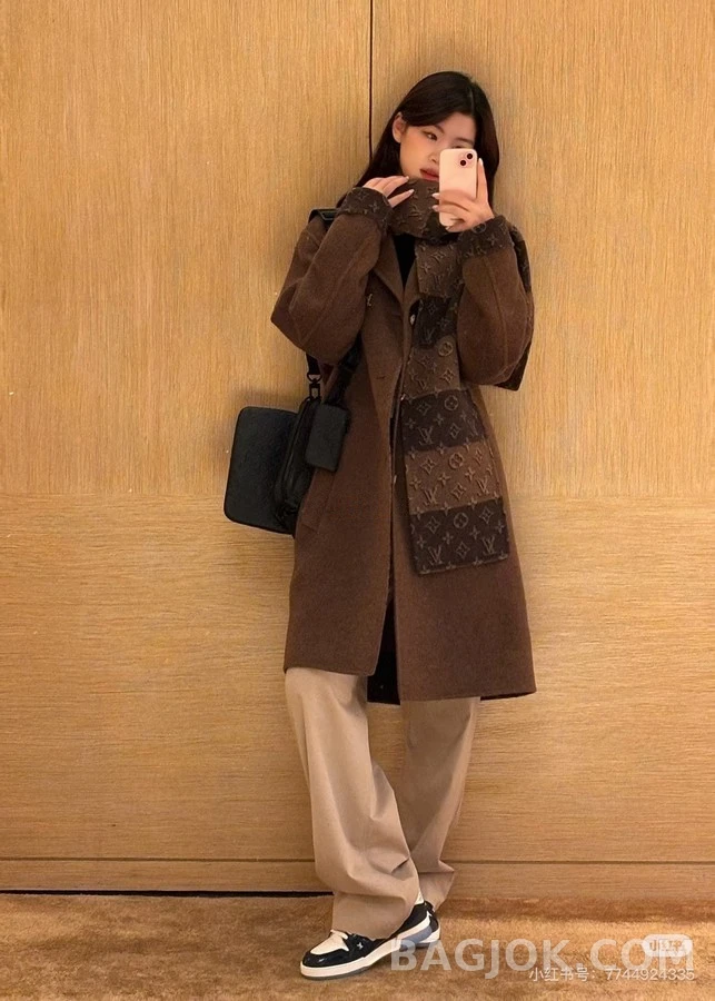 루이비통 루이비통 남여공용 탈착식 모노그램 스카프 코트 상세 이미지