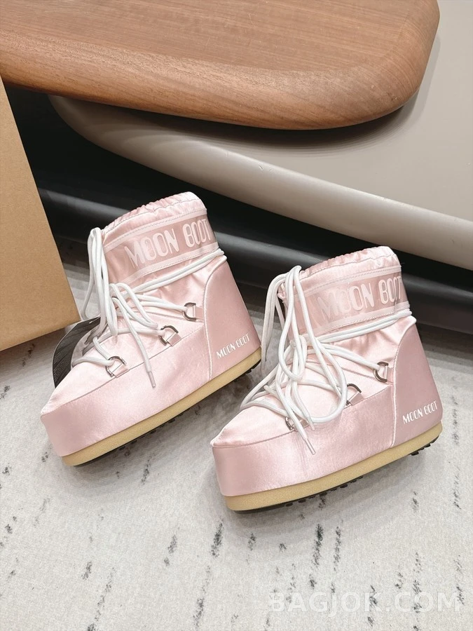  어그 클래식 문 부츠 상세 이미지