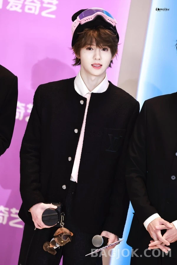 루이비통 루이비통 루이 베어 서프 키링 상세 이미지