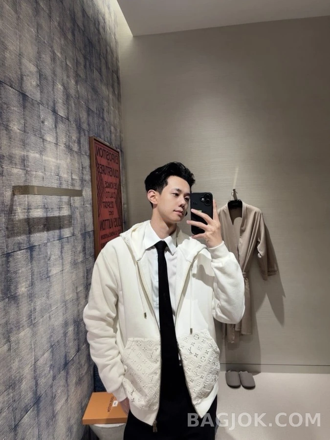 루이비통 루이비통 모노그램 엠보싱 집업 후드 상세 이미지