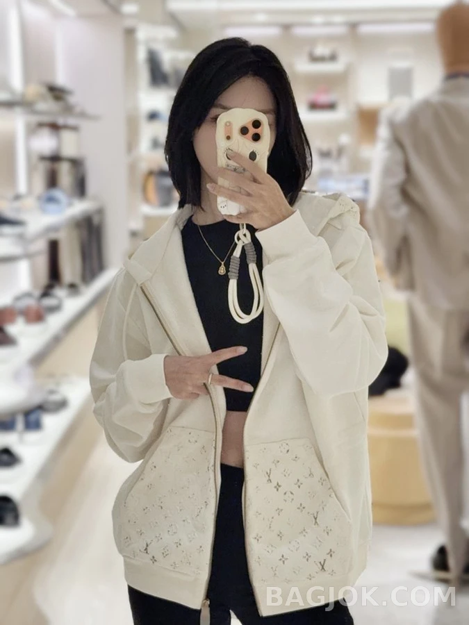 루이비통 루이비통 모노그램 엠보싱 집업 후드 상세 이미지