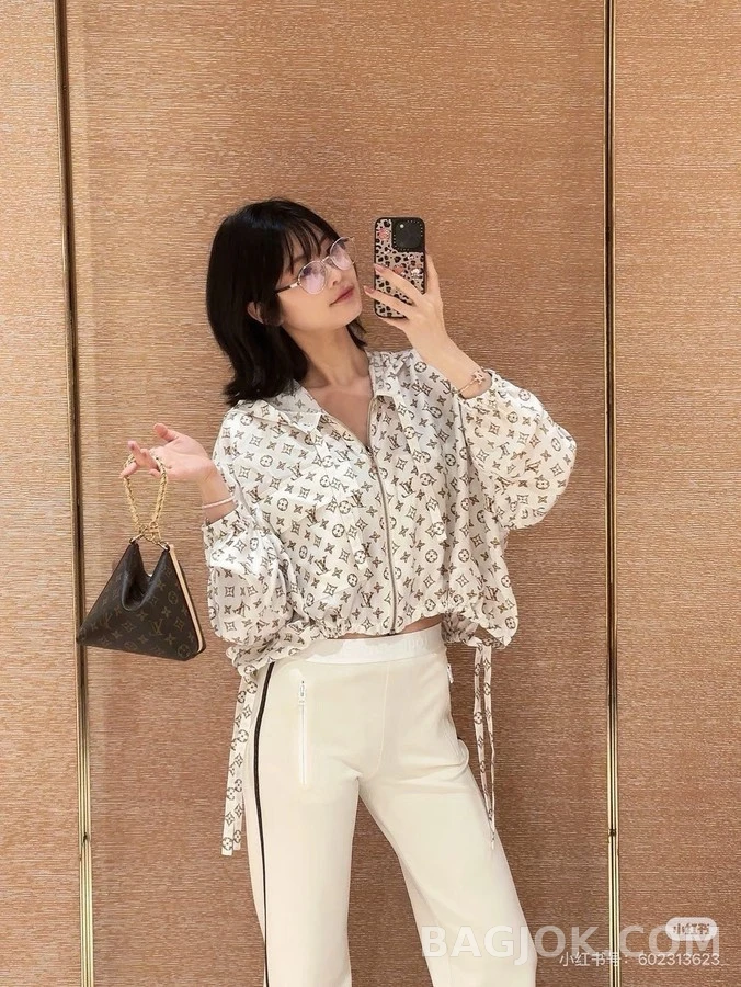 루이비통 루이비통 모노그램 후드 크롭 자켓 상세 이미지