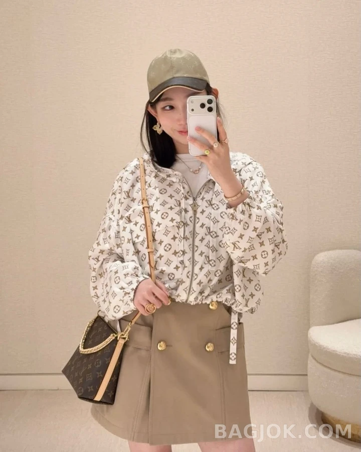 루이비통 루이비통 모노그램 후드 크롭 자켓 상세 이미지
