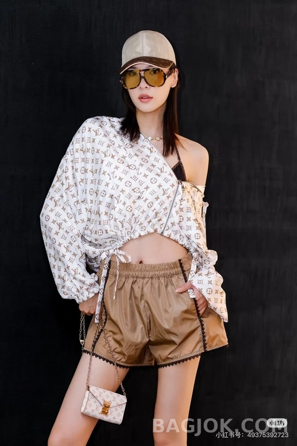 루이비통 루이비통 모노그램 후드 크롭 자켓 상세 이미지