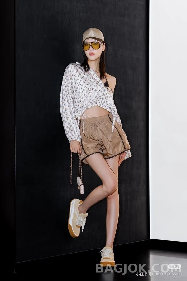 루이비통 루이비통 모노그램 후드 크롭 자켓 상세 이미지
