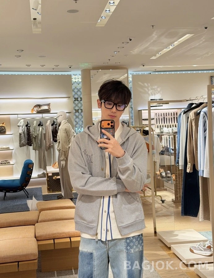 루이비통 루이비통 자수 로고 후드 집업 상세 이미지