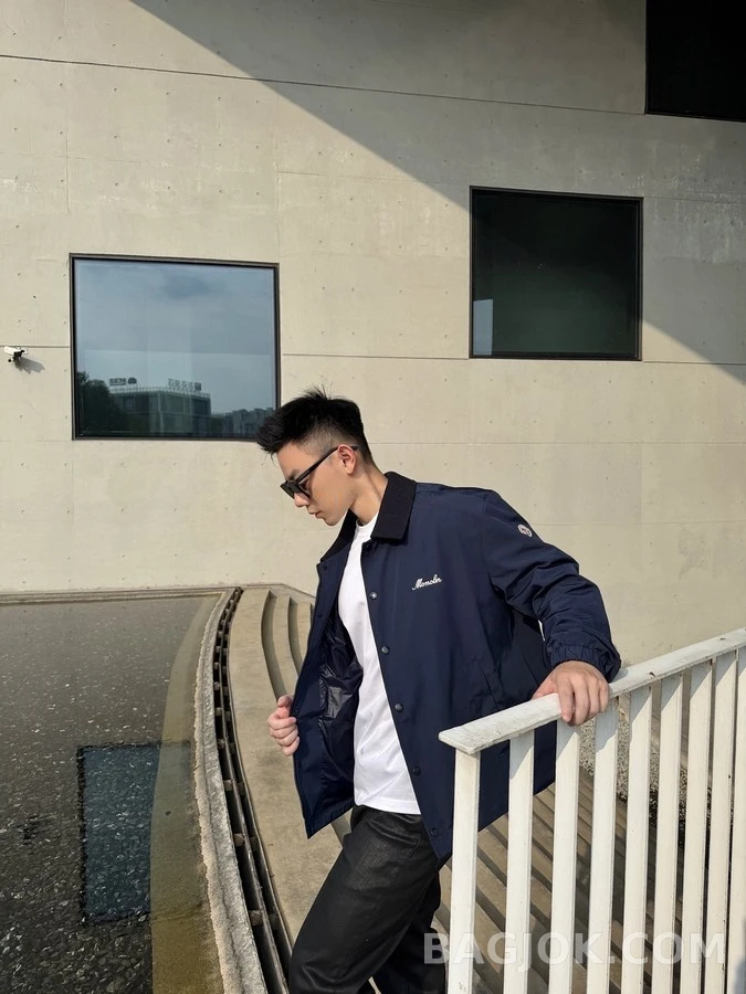 몽클레어 몽클레어 로고 자수 자켓 상세 이미지