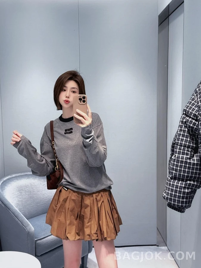 미우미우 미우미우 로고 긴팔 티셔츠 상세 이미지
