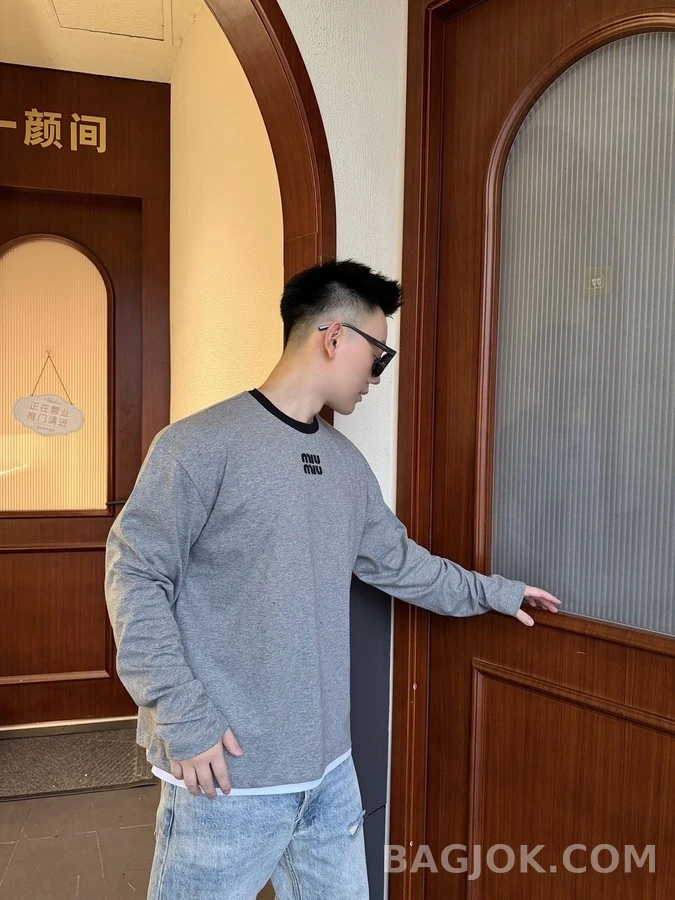 미우미우 미우미우 로고 긴팔 티셔츠 상세 이미지