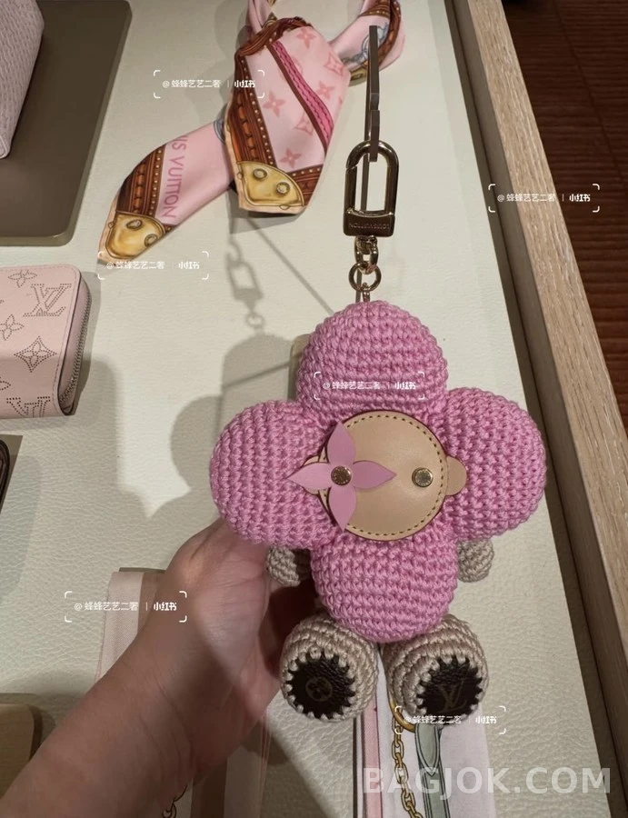 루이비통 루이비통 비비엔 크로셰 키링 상세 이미지