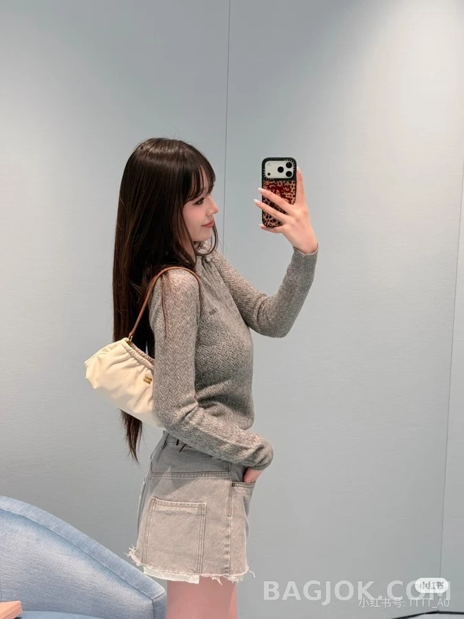 미우미우 미우미우 스캘럽 카라 펀칭 니트 가디건 상세 이미지