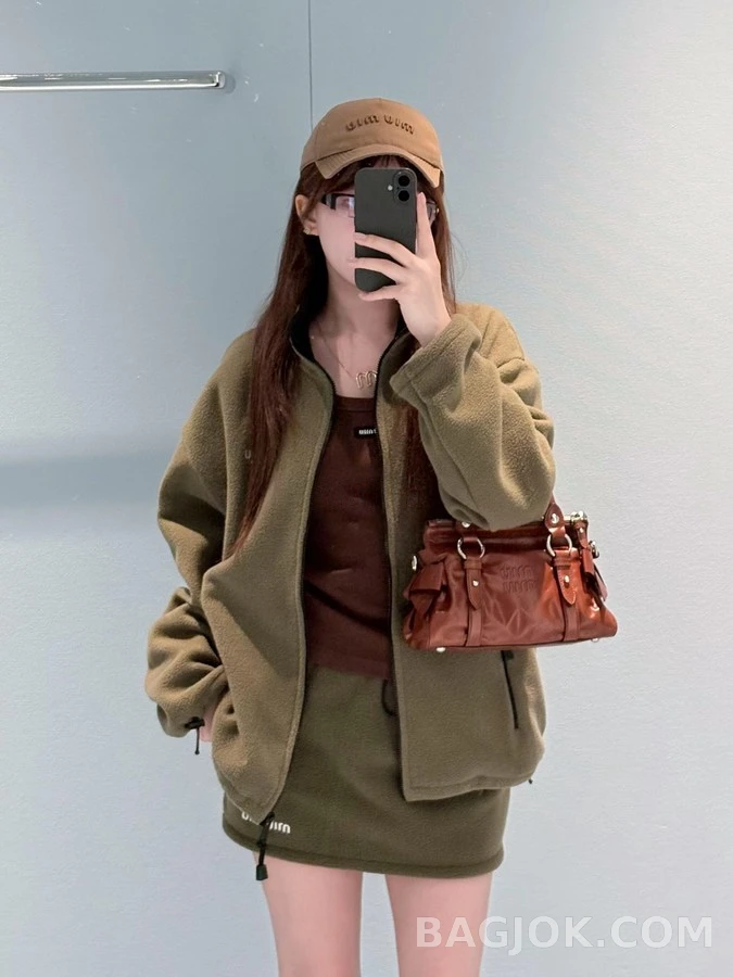 미우미우 미우미우 자수 로고 플리스 자켓 상세 이미지