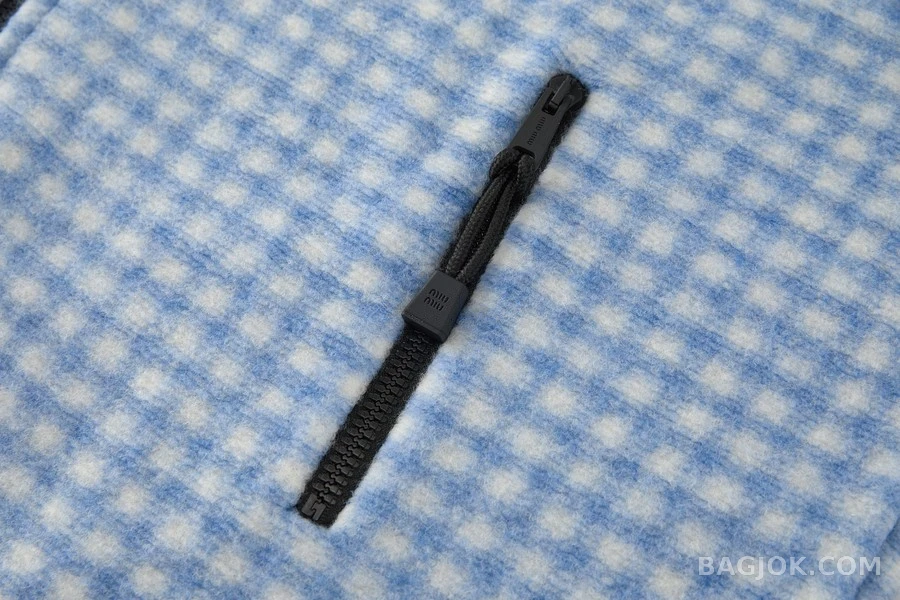 미우미우 미우미우 체크 자수 로고 자켓 상세 이미지