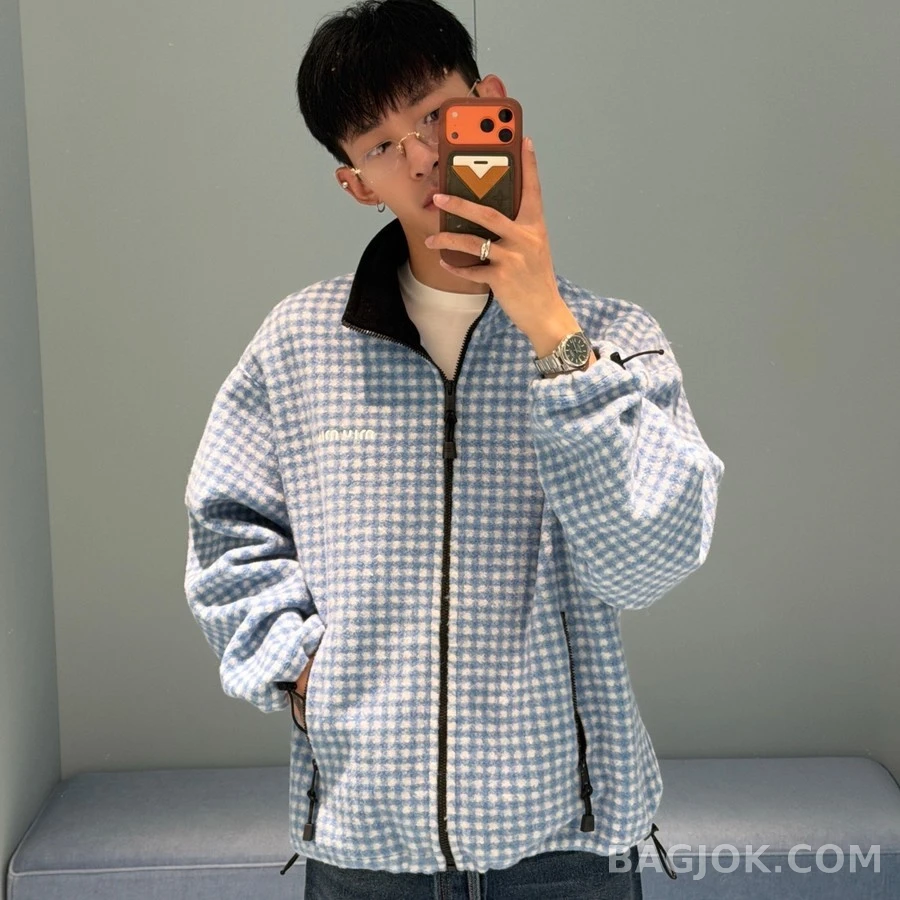 미우미우 미우미우 체크 자수 로고 자켓 상세 이미지