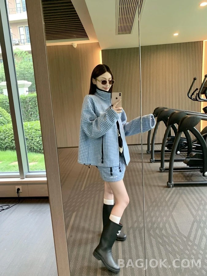 미우미우 미우미우 체크 자수 로고 자켓 상세 이미지