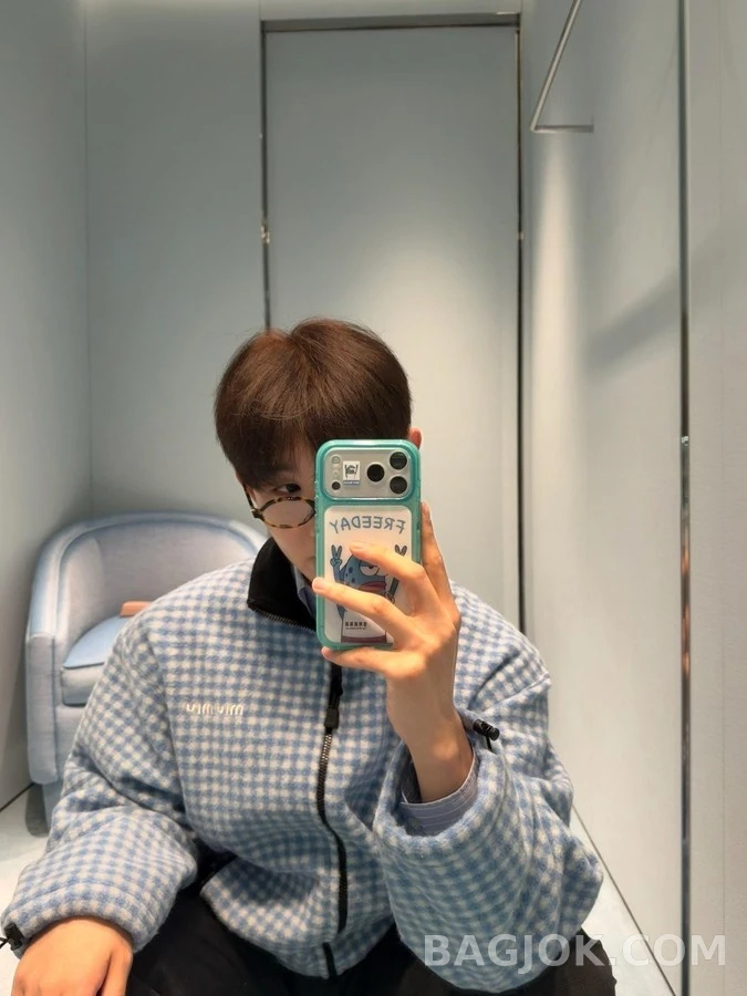미우미우 미우미우 체크 플리스 자켓 상세 이미지