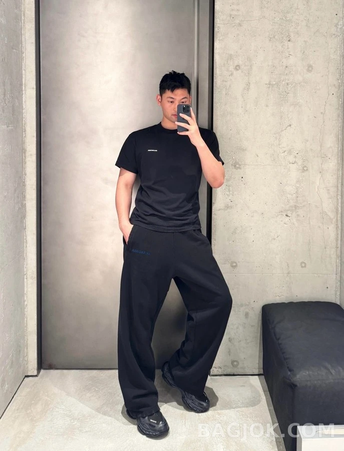 발렌시아가 발렌시아가 레터링 워시드 스트레이트 트레이닝 팬츠 상세 이미지
