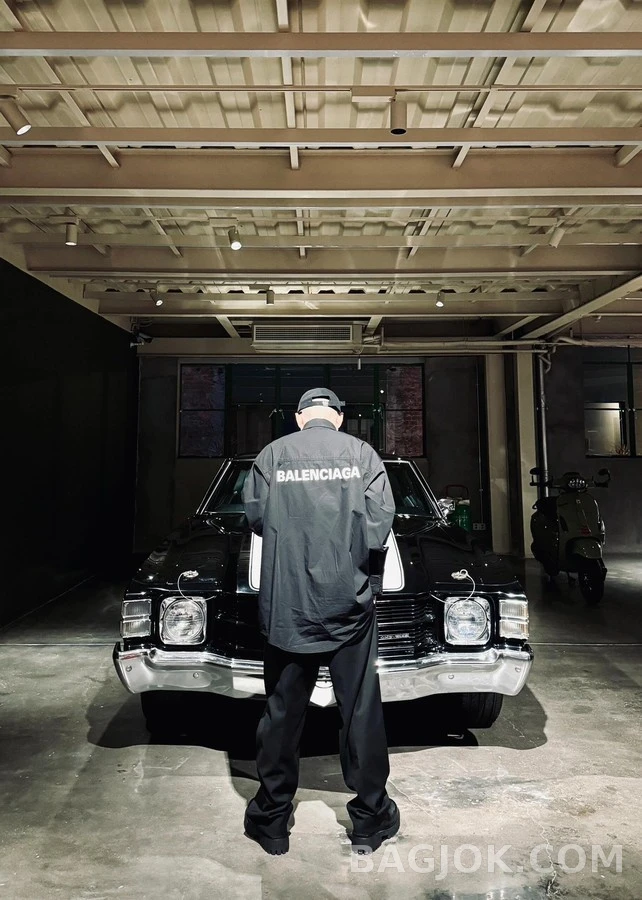 발렌시아가 발렌시아가 백 로고 프린트 셔츠 상세 이미지