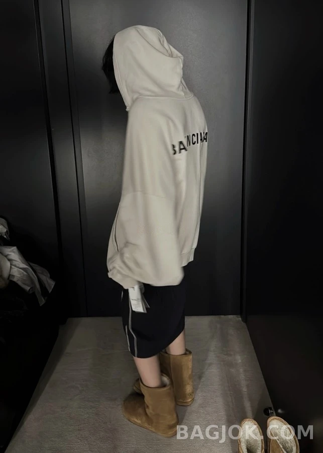 발렌시아가 발렌시아가 오픈 넥 후드 맨투맨 상세 이미지