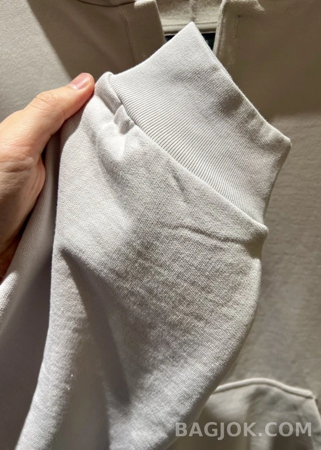 발렌시아가 발렌시아가 오픈 넥 후드 맨투맨 상세 이미지