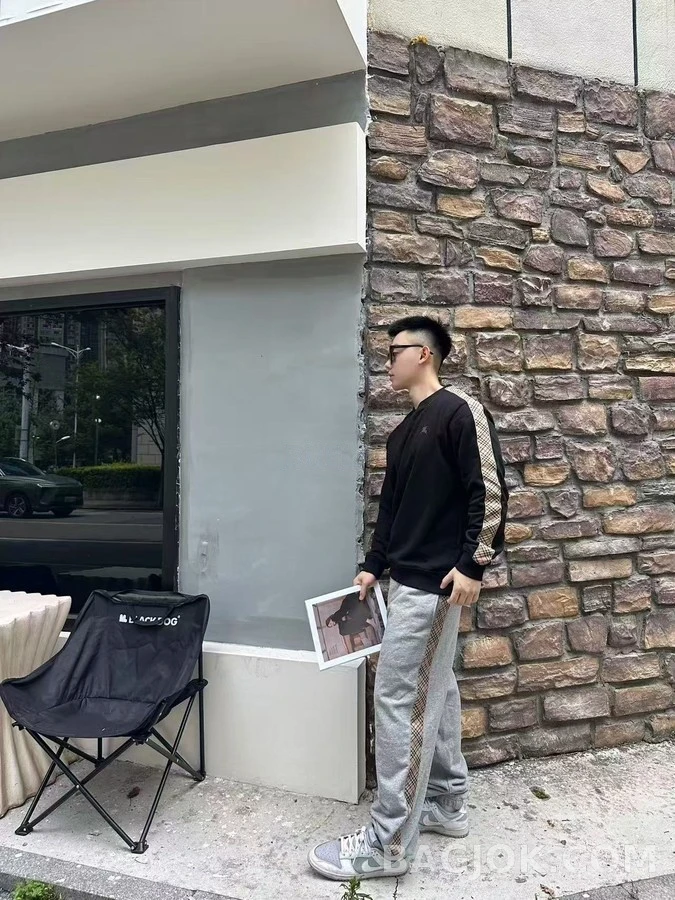 버버리 버버리 체크 스트라이프 맨투맨 상세 이미지
