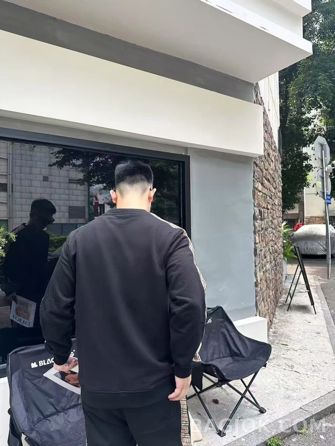버버리 버버리 체크 스트라이프 맨투맨 상세 이미지