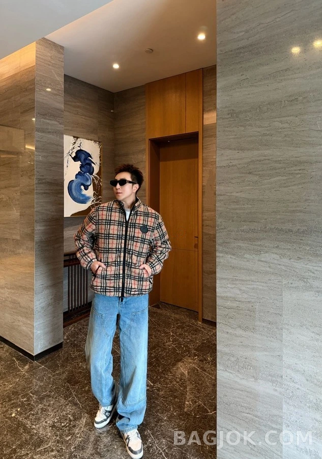 버버리 버버리 클래식 대형 체크 테디 플리스 자켓 상세 이미지