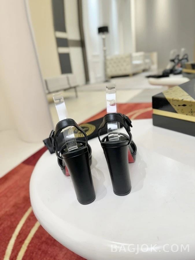  크리스찬루부탱 코라 블록힐 샌들 상세 이미지