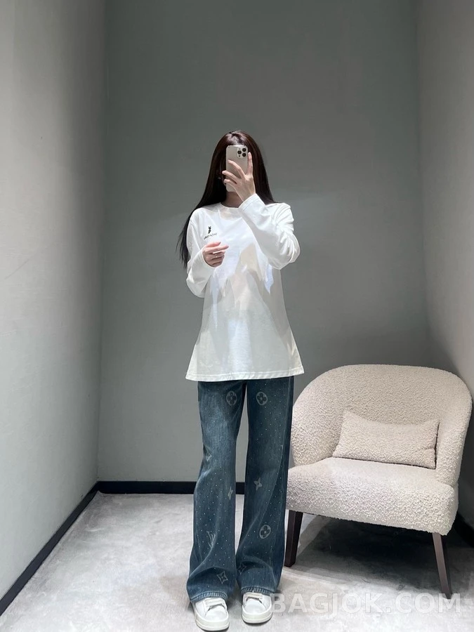 생로랑 생로랑 2025FW 자수 로고 긴팔 티셔츠 상세 이미지