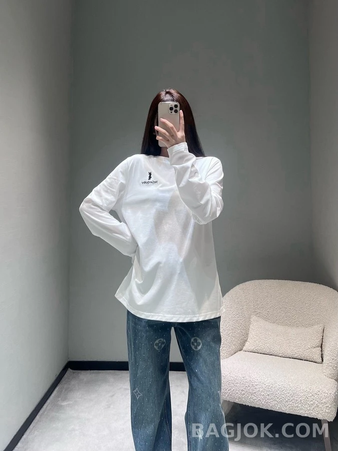 생로랑 생로랑 2025FW 자수 로고 긴팔 티셔츠 상세 이미지