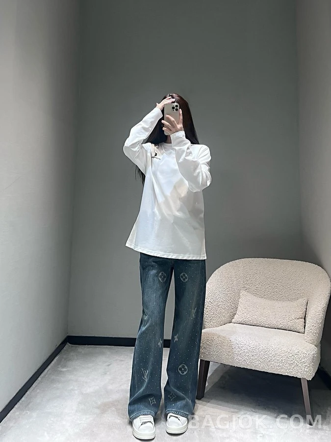 생로랑 생로랑 2025FW 자수 로고 긴팔 티셔츠 상세 이미지