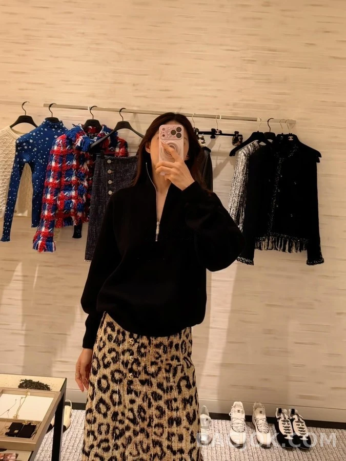 샤넬 샤넬 로고 하프 집업 니트 상세 이미지