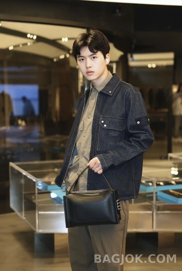 스톤아일랜드 스톤 아일랜드 나침반 패치 지퍼 데님 맨투맨 상세 이미지