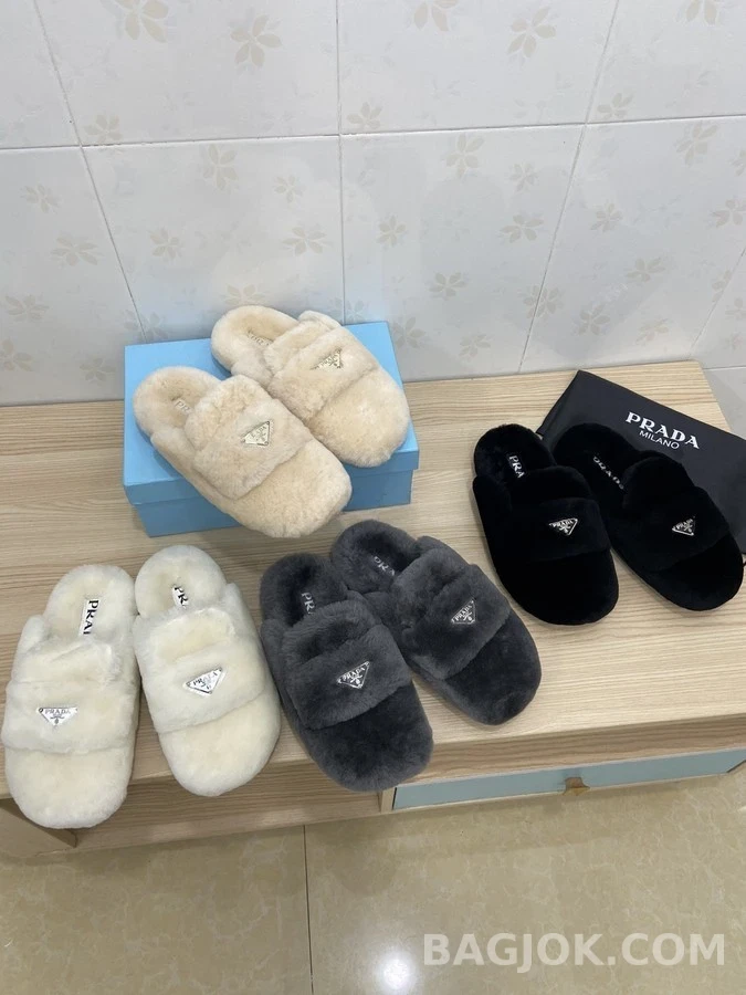 프라다 프라다 삼각 로고 퍼 슬리퍼 블랙 상세 이미지