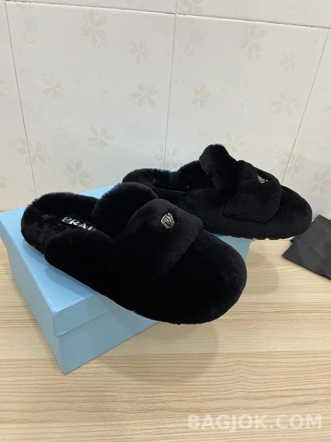 프라다 프라다 삼각 로고 퍼 슬리퍼 블랙 상세 이미지
